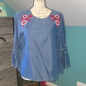 FLOWER EMBROIDERED CHAMBRAY BELL SLEEVES TOP🌹